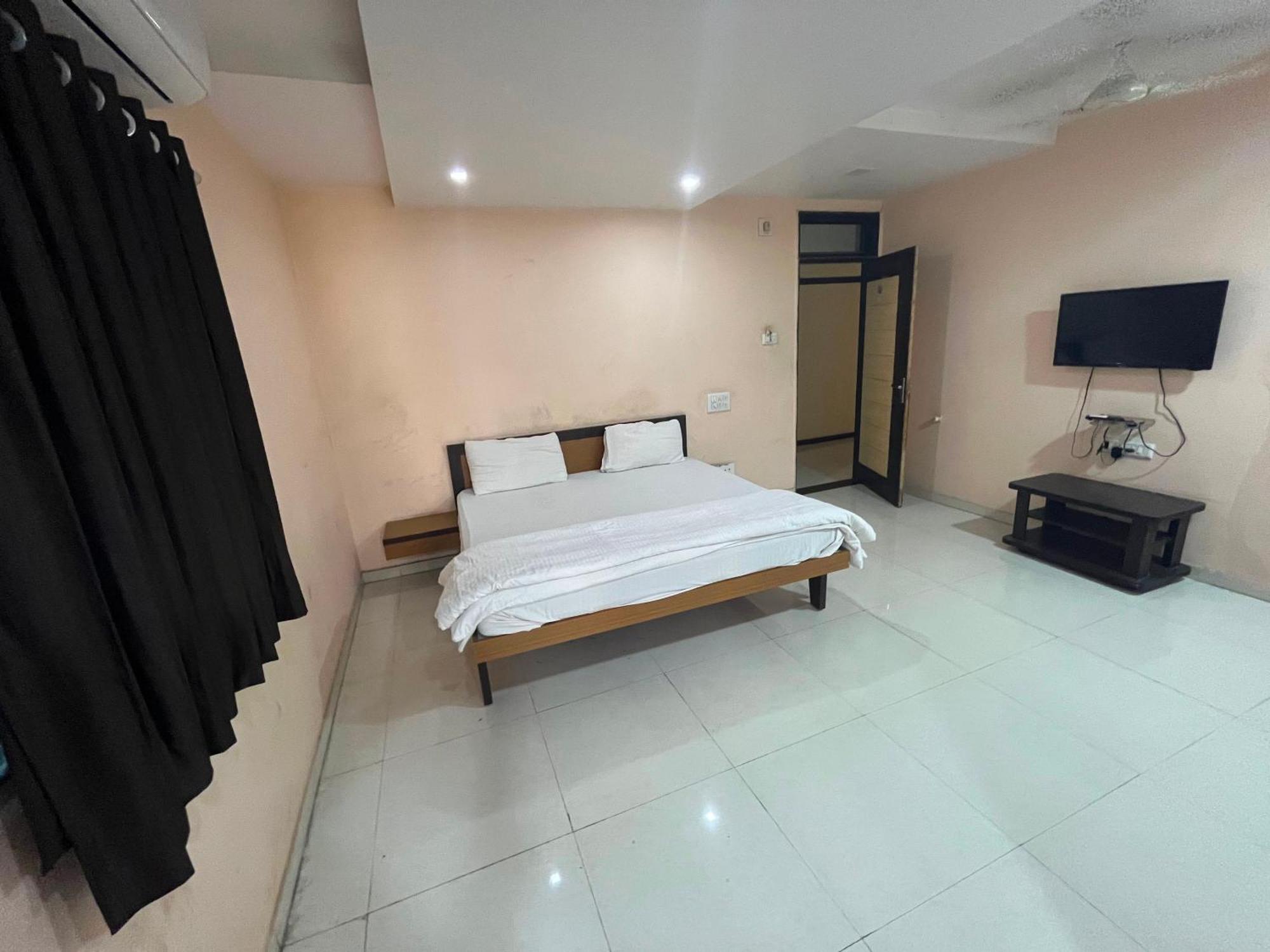 Oyo Hotel Rio Inn Ānand 外观 照片