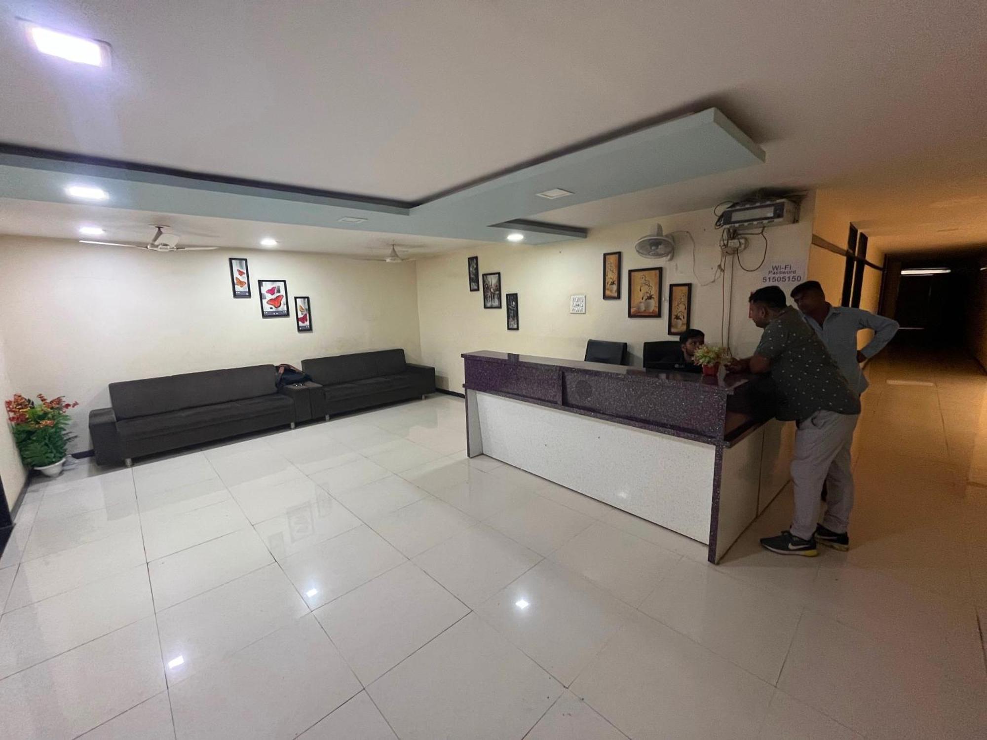 Oyo Hotel Rio Inn Ānand 外观 照片